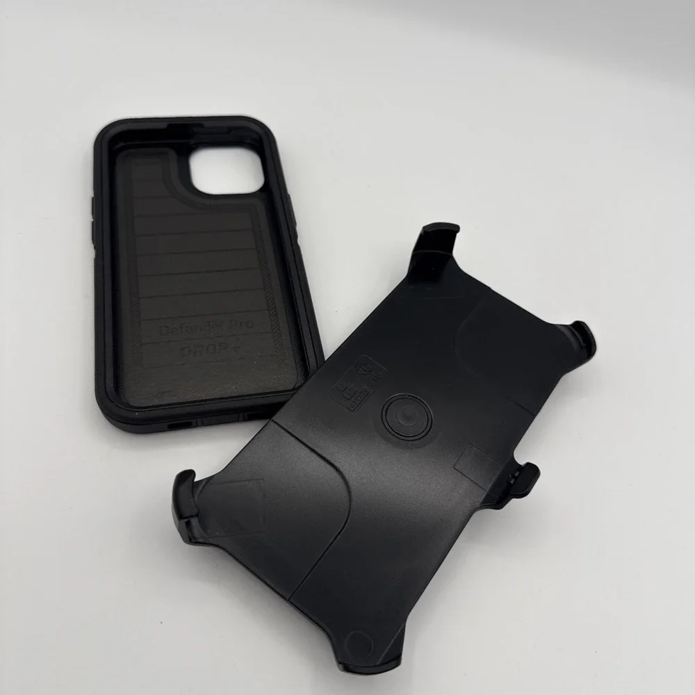 OtterBox Apple iPhone 16e/iPhone 15/iPhone 14/ 13 Defender Series Case-Black